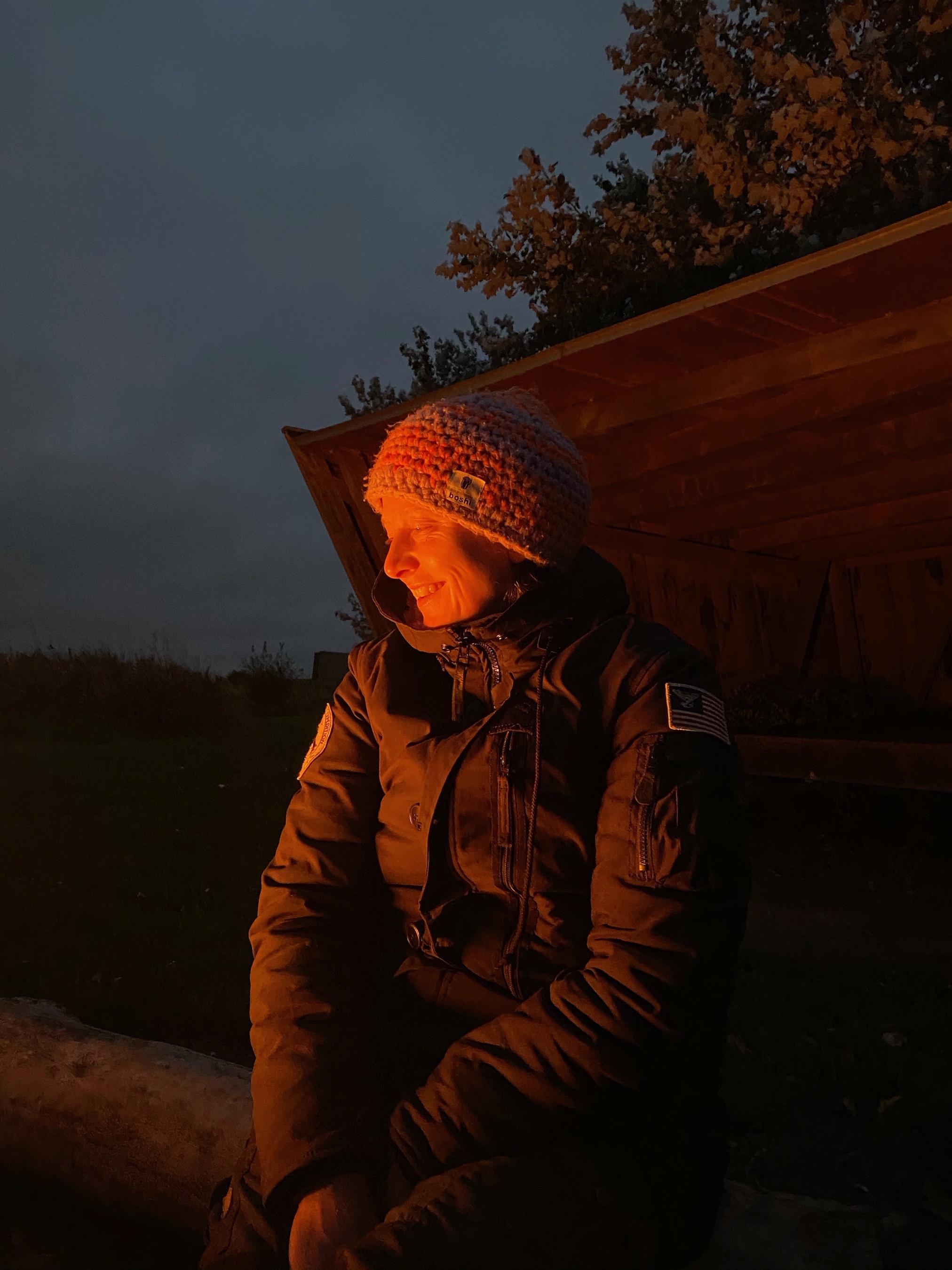 Anne Rosell Holt i bålets skær