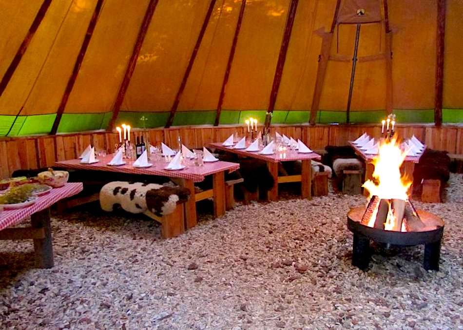 tipien i roedvig ferieby er en hyggelig ramme for arrangementer med klintetours